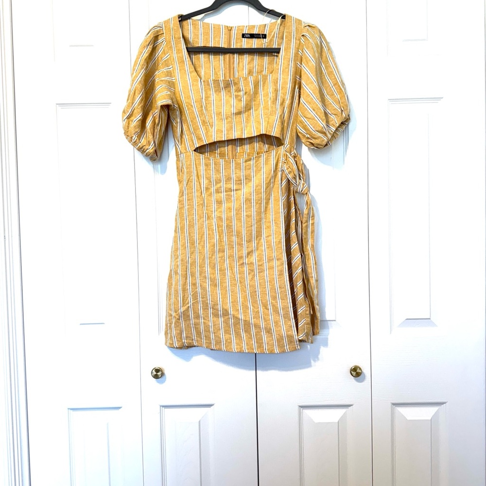 Zara women’s Mustard Dress sz S. F18